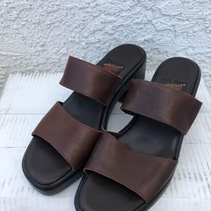 Aerosols brown slipe on heel